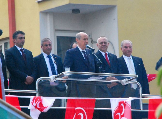 MHP LİDERi DEVLET BAHÇELİ AKHİSARLILAR İLE BULUŞTU